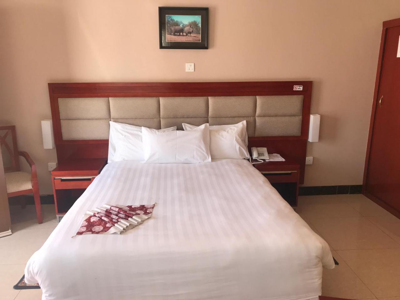 Northern Rock Hotel Mpika Phòng bức ảnh
