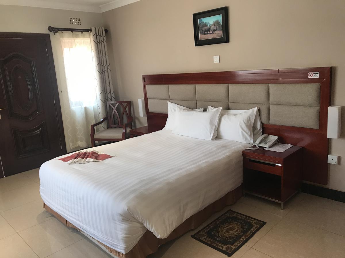Northern Rock Hotel Mpika Ngoại thất bức ảnh