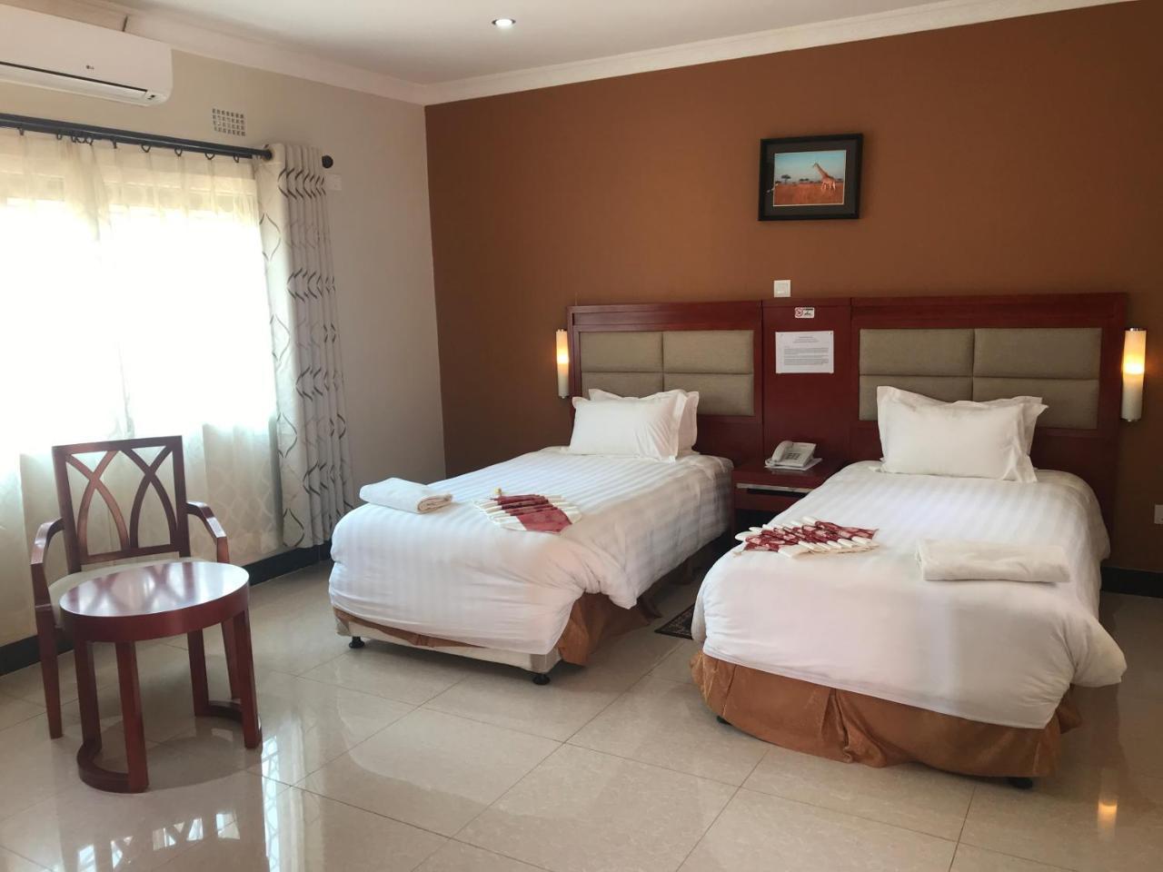 Northern Rock Hotel Mpika Ngoại thất bức ảnh